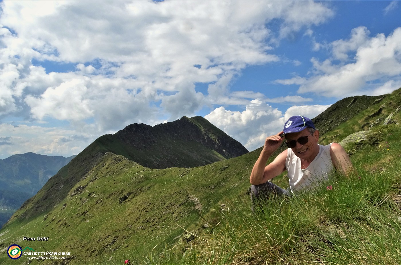 78 Scendendo da Cima di Lemma sguardo indietro alla cima e al Pizzo Scala.JPG